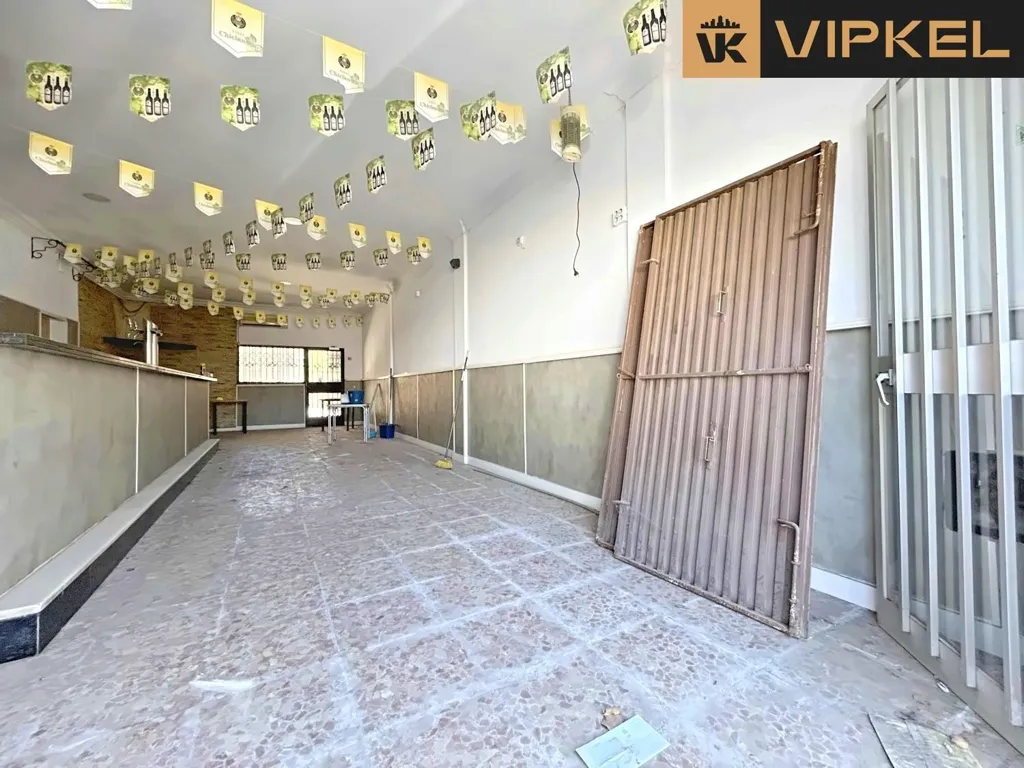 Toad - Commercial Property with High Visibility in El Torno