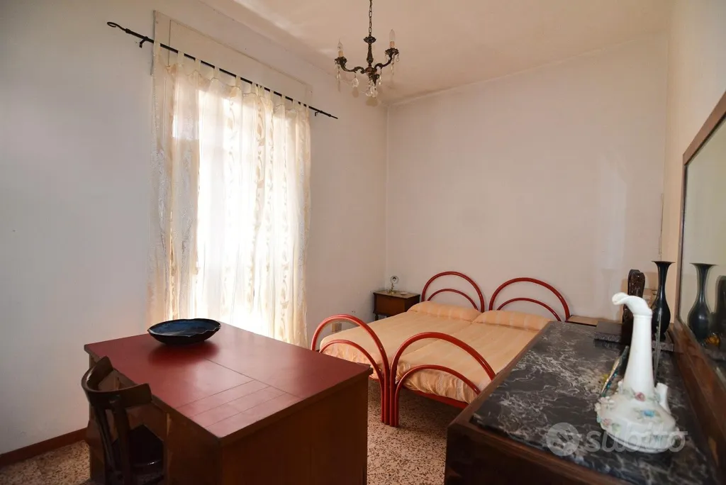Bedrooms - Detached House with Private Courtyard in Centre