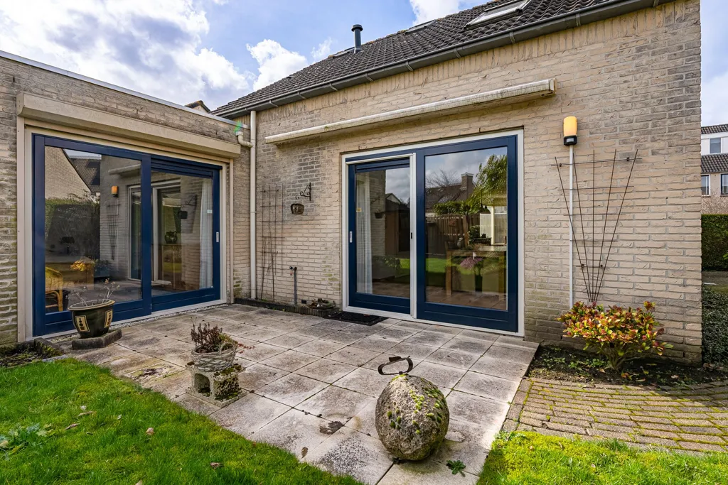 Terrace - 4-room house in Assen