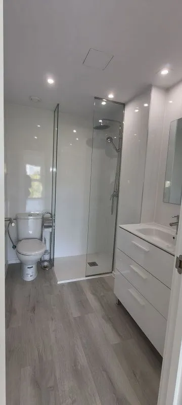 Bathrooms - Studio with Air Conditioning in Majadahonda Centre