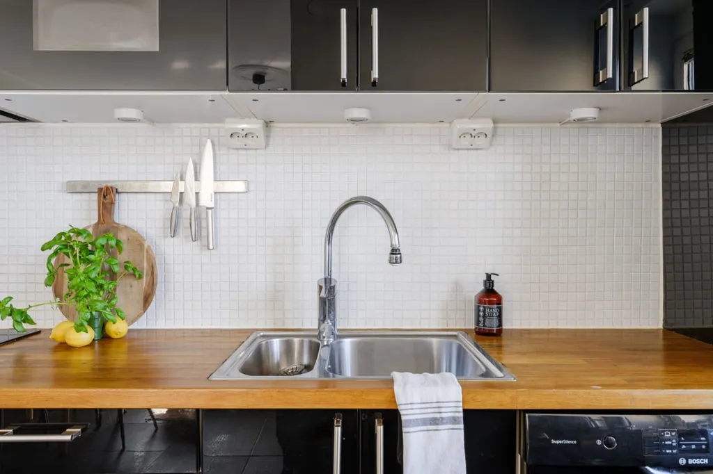 Cuisine - Bright Two-Bedroom with Large Balcony in Malmö