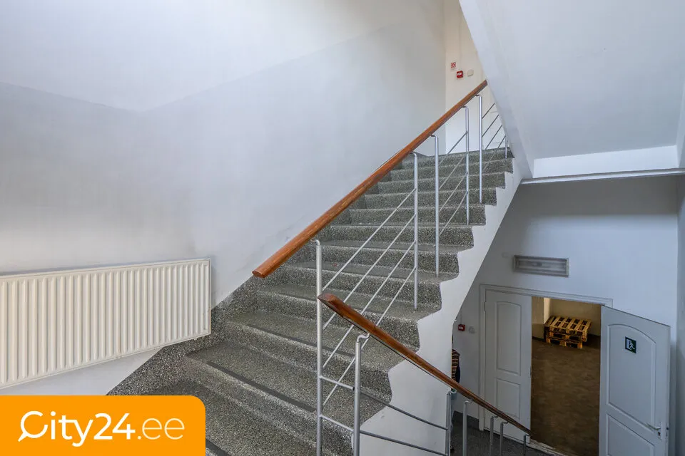Toad - Three-Storey Industrial Building with Large Plot in Riga