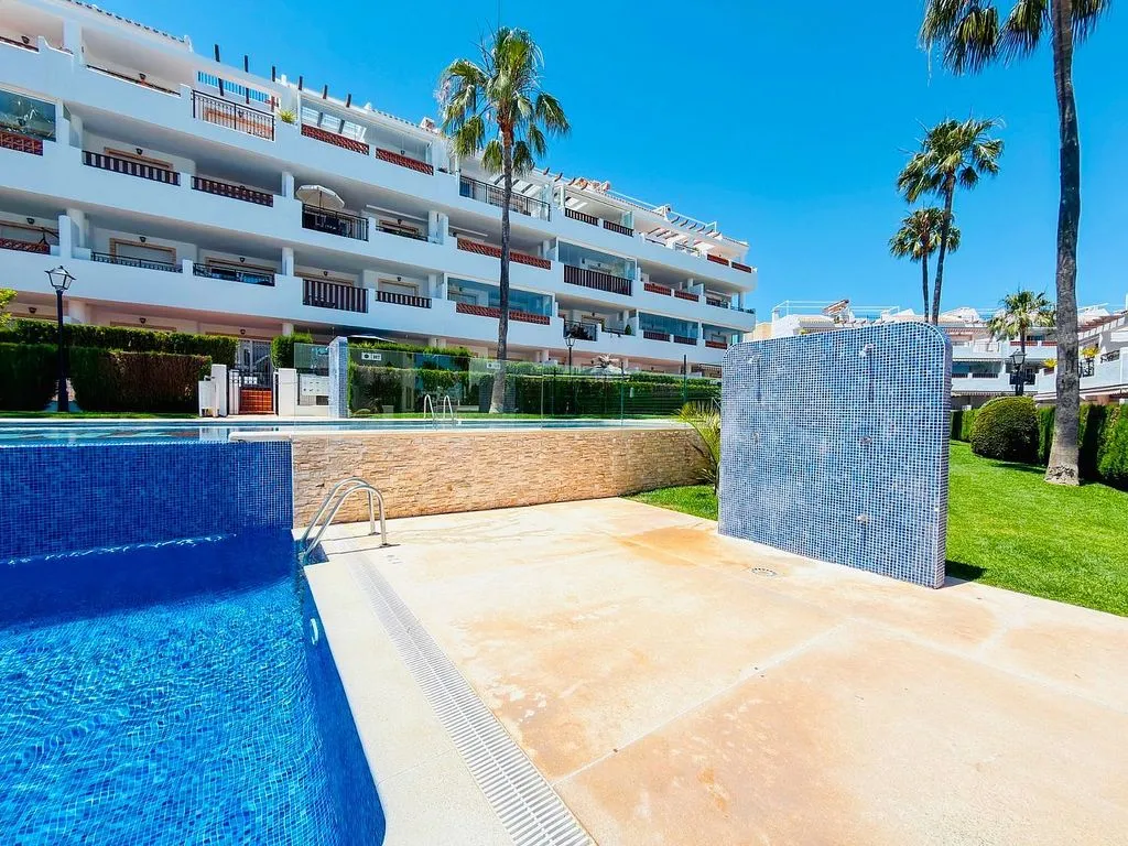 Piscina - 2-Bedroom Apartment with Pool in Orihuela Costa