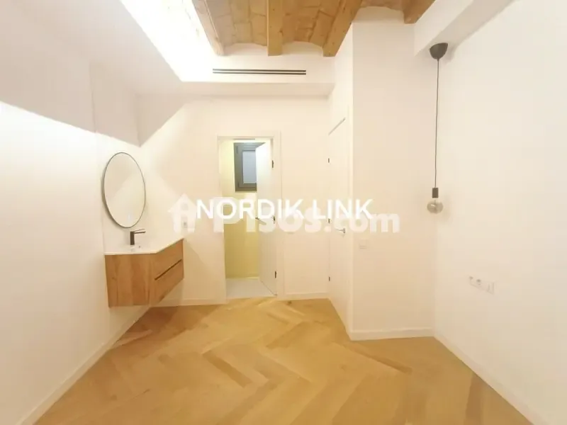 Vannitoad - Modernised Flat with Balcony in Raval