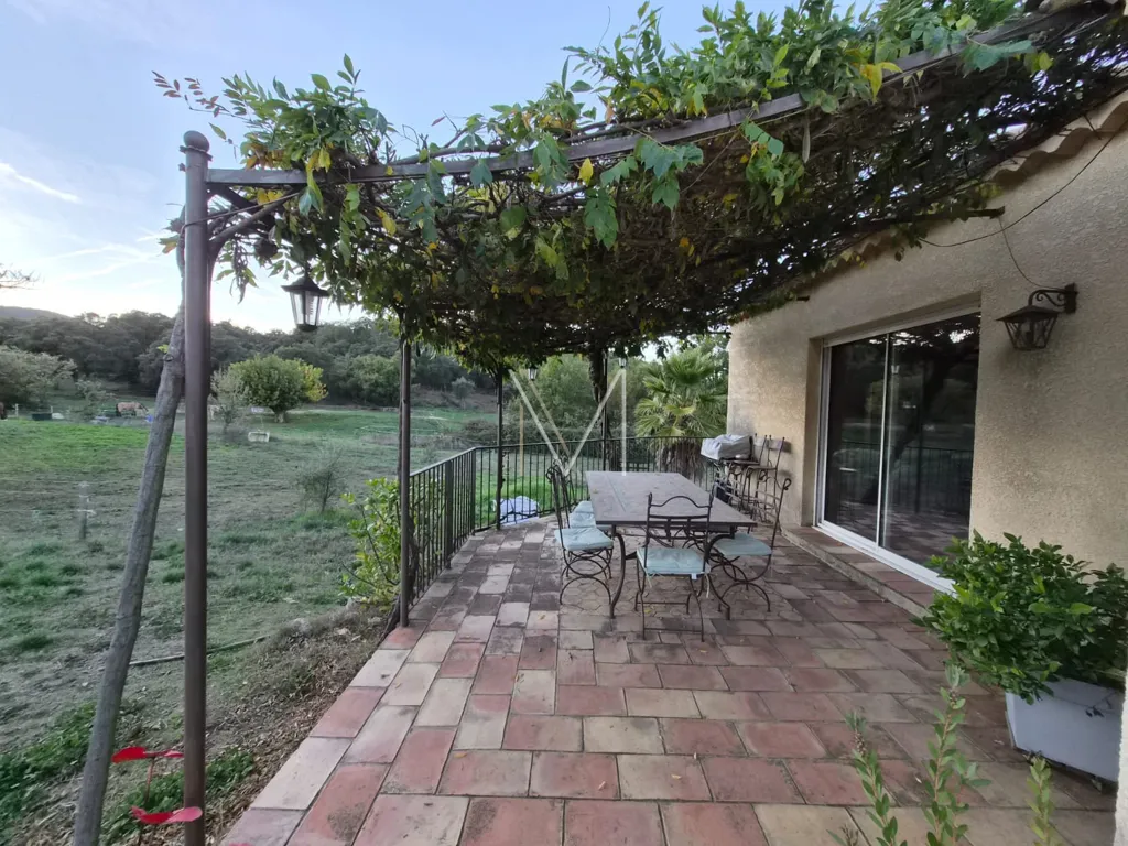 Terrasse - Maison Luxueuse avec Piscine au Plan-de-la-Tour