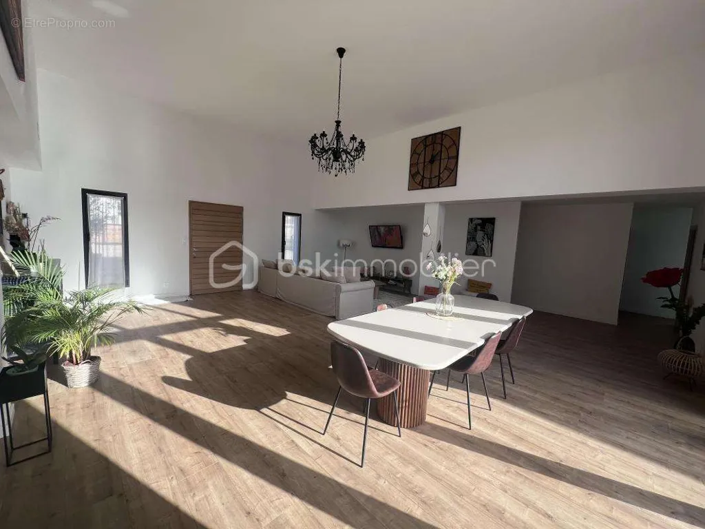 Salle à manger - Maison Contemporaine avec Piscine près de Coutras