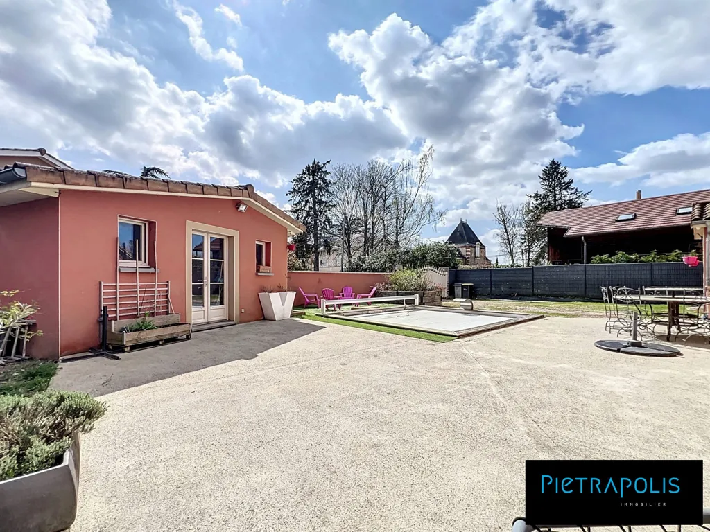 Aed - Bastide-Style House with Pool in Civrieux