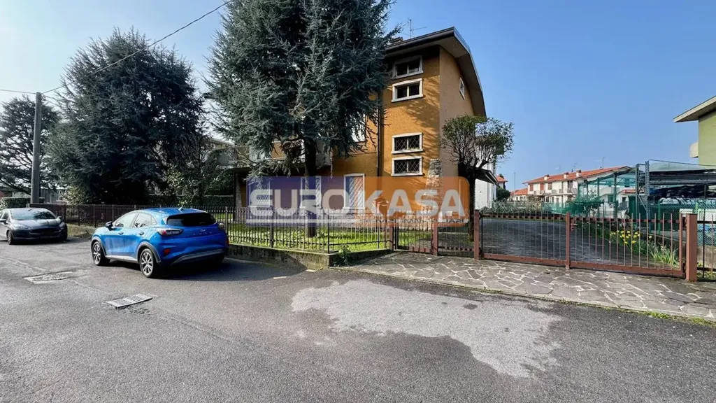 Extérieur - Villa with Garden in Osio Sopra