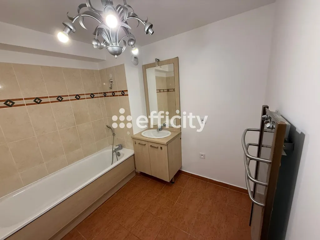 Vannitoad - Apartment with Terrace in Saint-Maximin