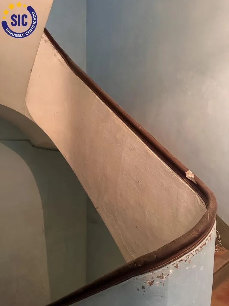 Pièces - Three-Storey House for Restoration in Castellón Centre