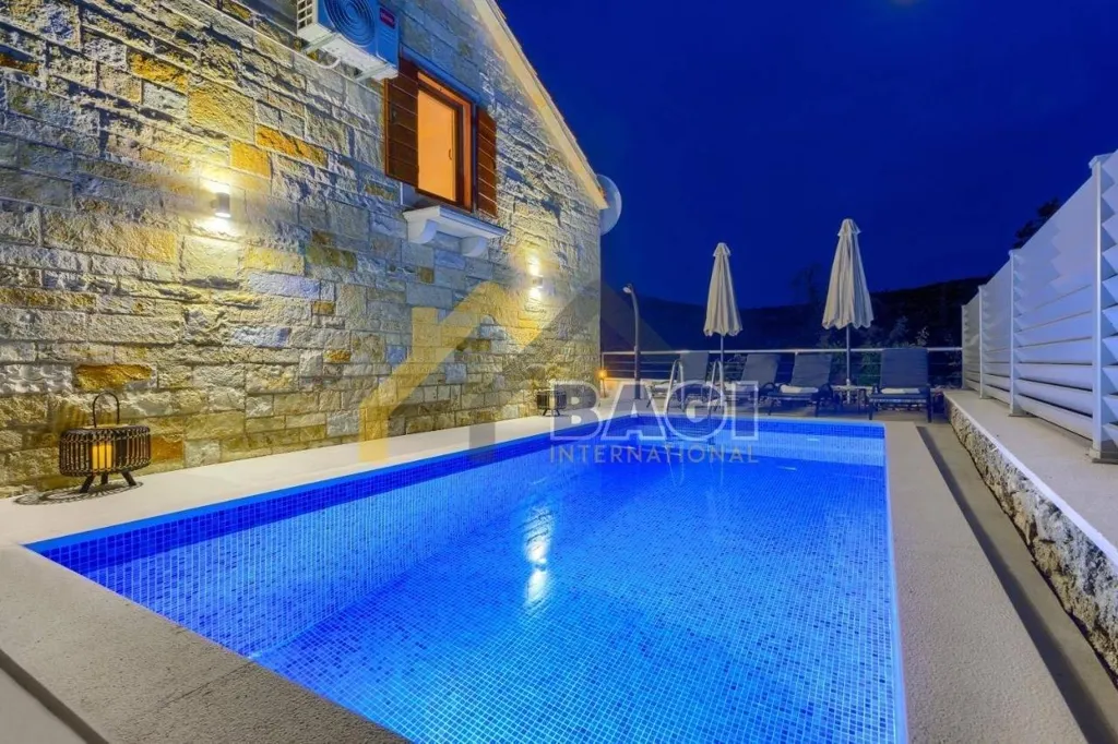 Piscina - Traditional Villa with Pool in Nerežišća