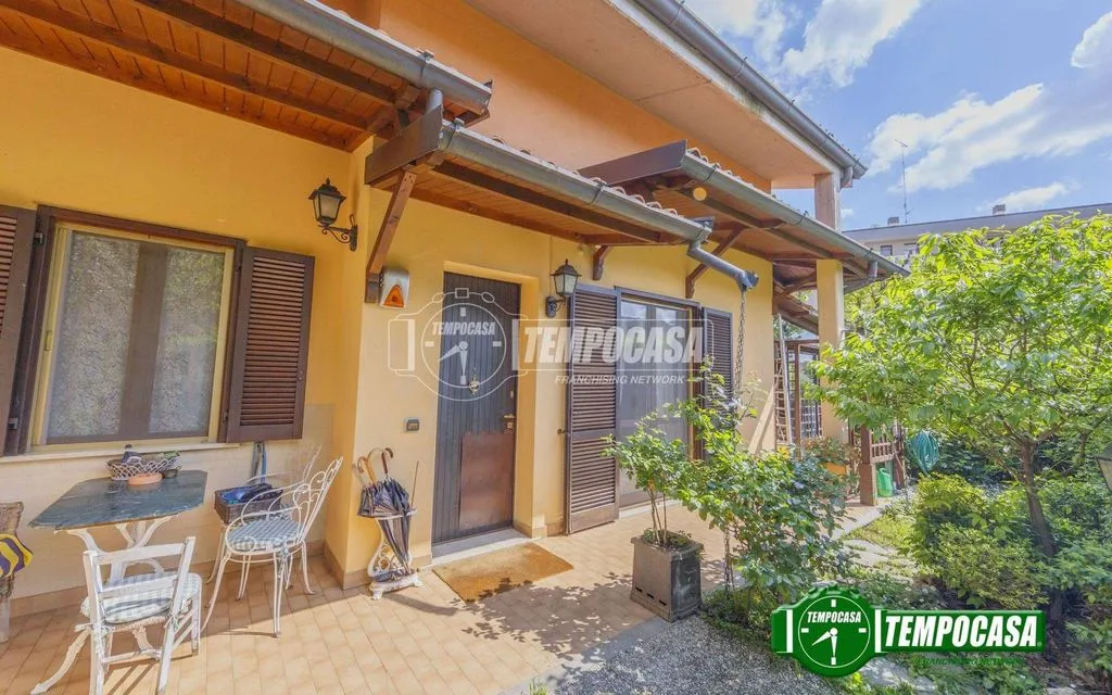 Terrasse - Luxury Villa with Private Garden in Opera, Lombardy