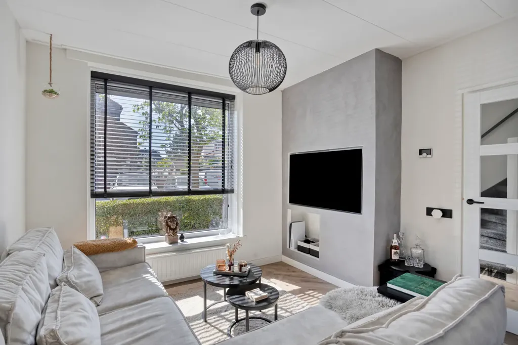 Living Room - Modernised House with Garden in Pernis, Rotterdam