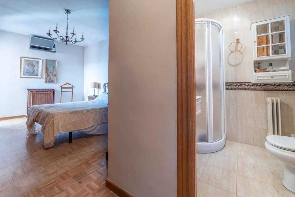 Vannitoad - Luxury Flat with Balcony in Gran Capitán, Granada