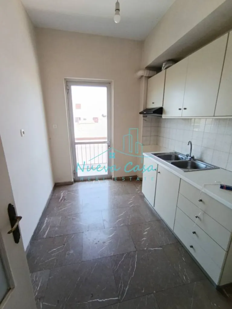 Köök - 2nd Floor Apartment with Balcony in Patras
