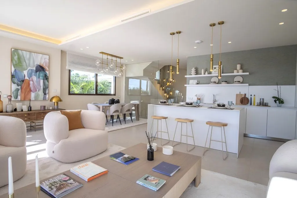 Elutuba - Beachfront Villa with Pool in Estepona