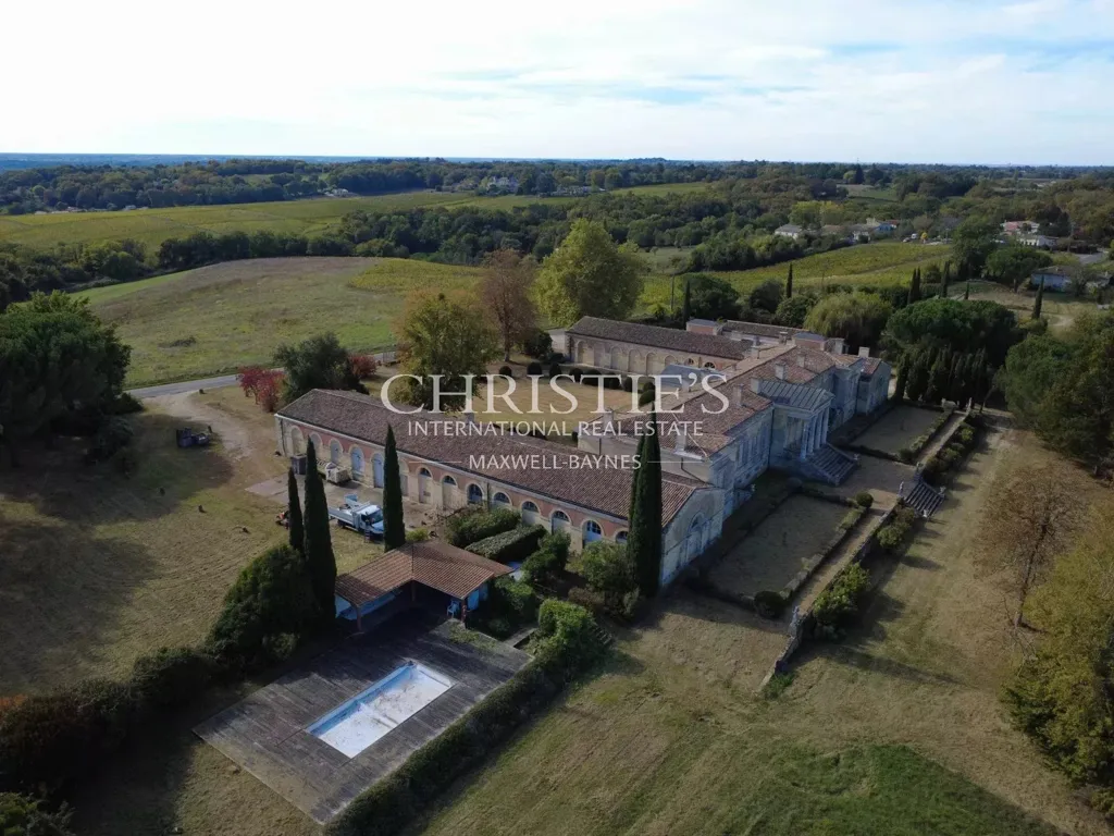 Vue aérienne - Domaine Viticole Historique avec Château à Entre-Deux-Mers