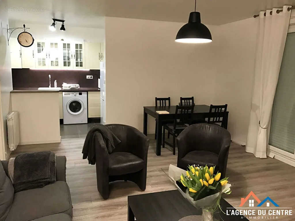 Elutuba - Mixed-Use Property with Garden in Guitrancourt