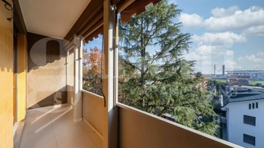 Balcon - Modernised Apartment with Balcony in Monza