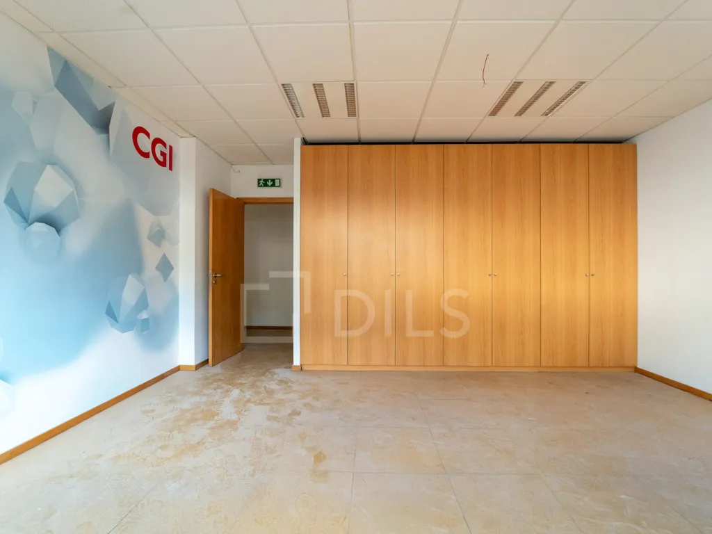 Kabinet - Office with Terrace in Porto's Trinity Building