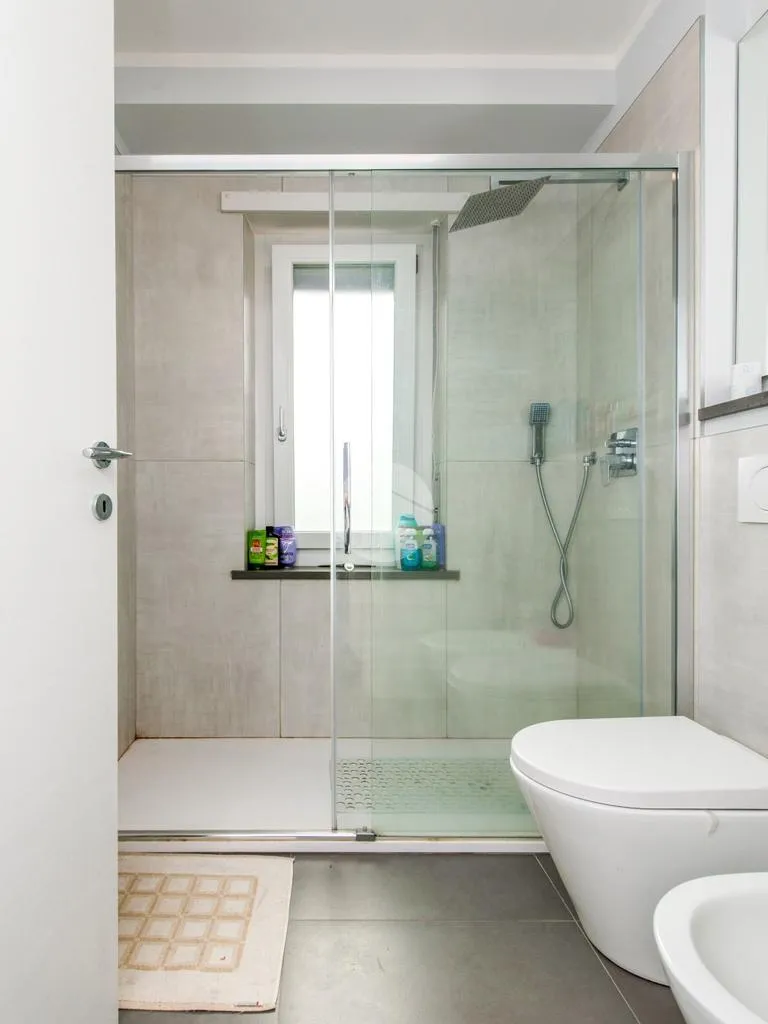 Bagni - Fully Rented Apartment with Balcony in Giaveno