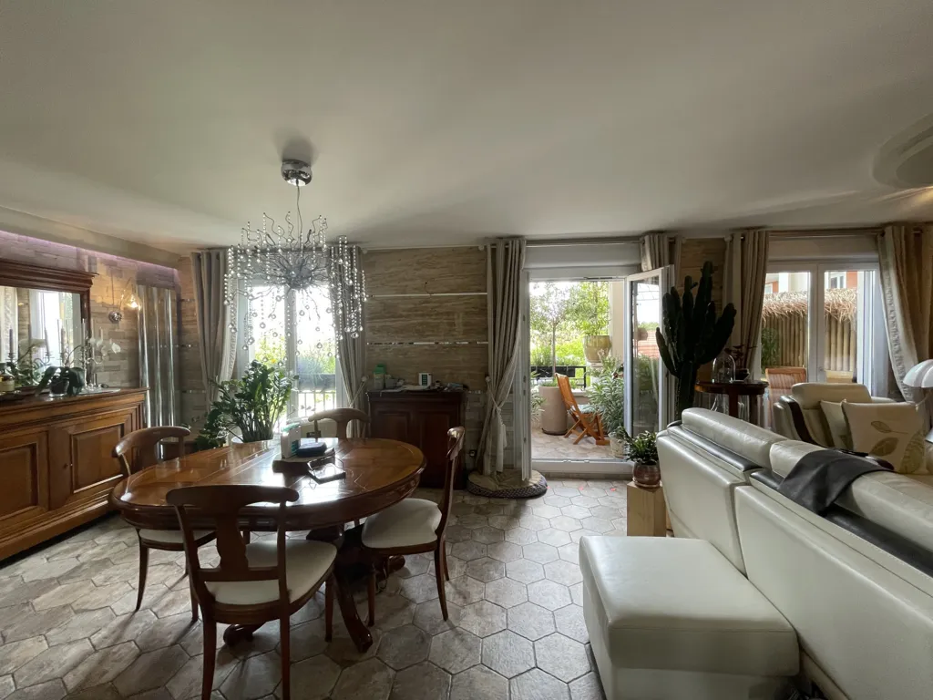 Söögituba - Duplex Apartment with Terrace in Saint-Ouen-l'Aumône