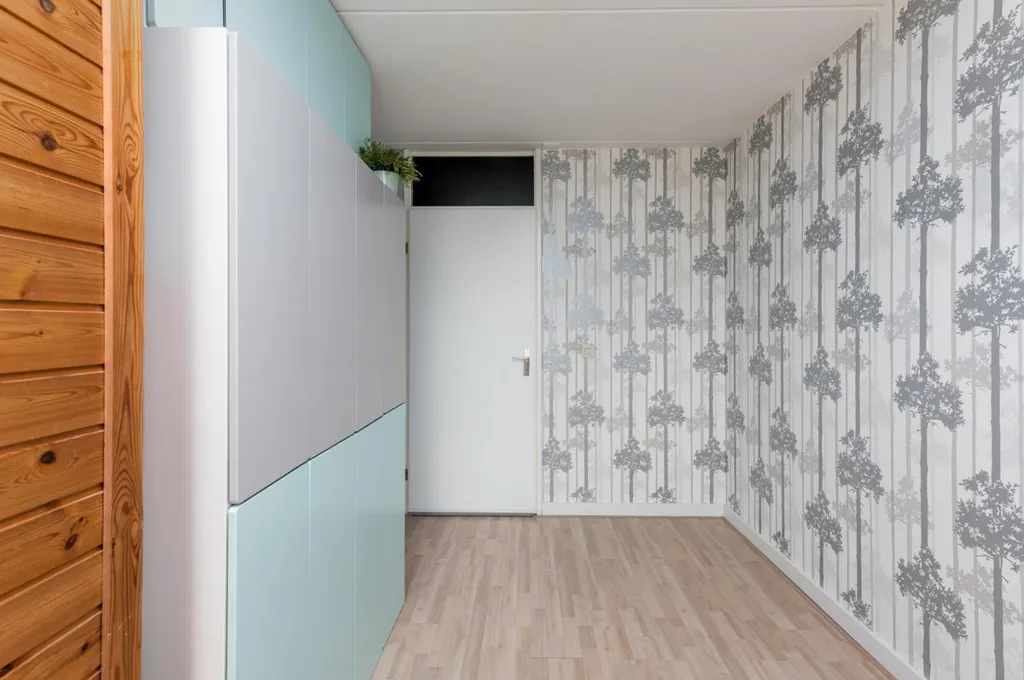 Esik - Spacious 5-Bedroom House with Deep Garden in Almere