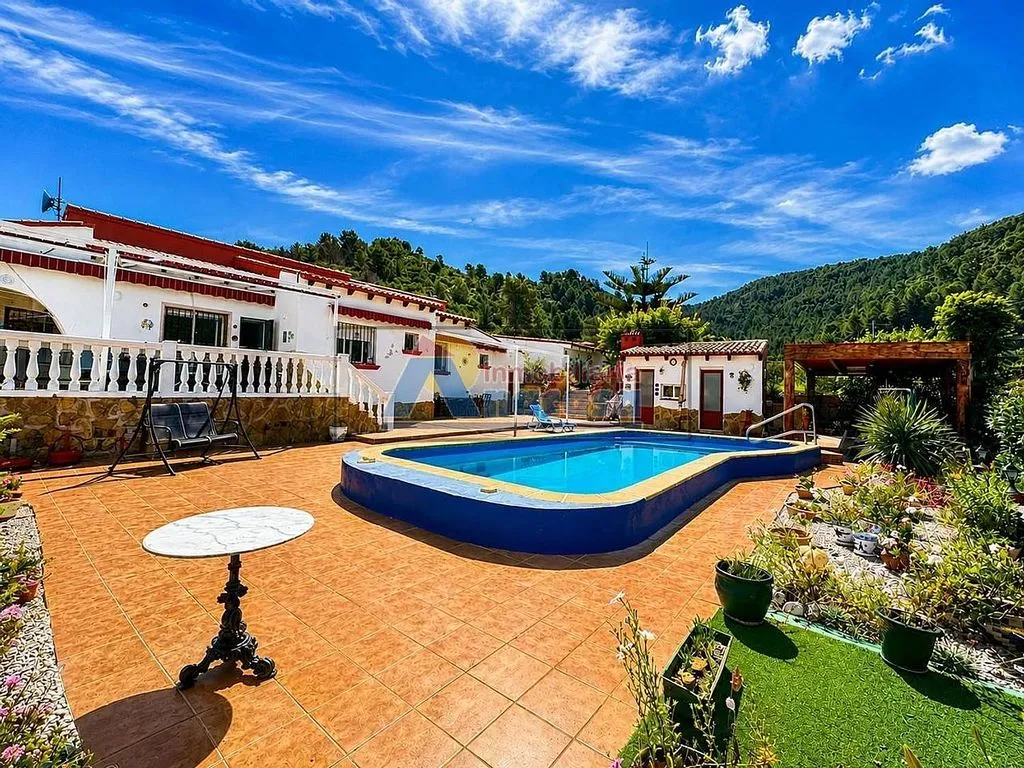 Bassein - Chalet with Pool and Terrace in Villalonga