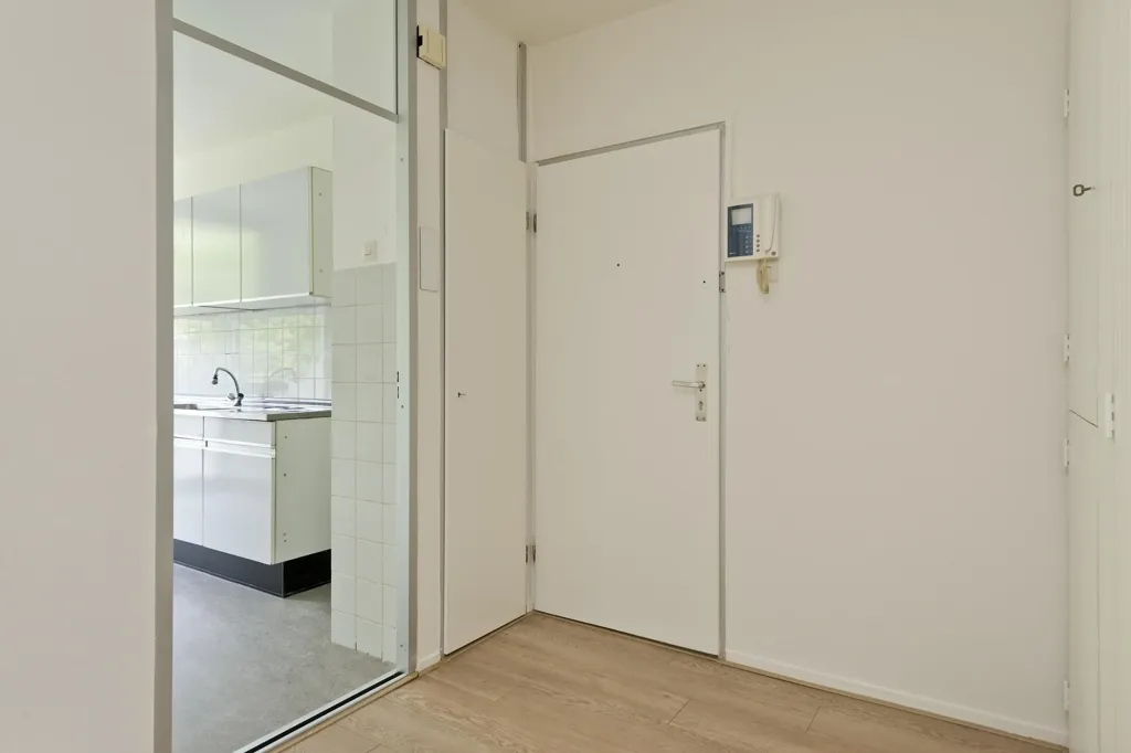 Esik - 4-Bedroom Apartment with Balcony in Doorwerth