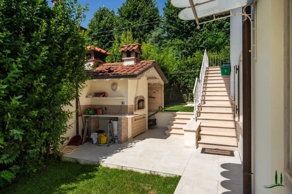 Garden - Luxury Villa with Pool in Pietrasanta