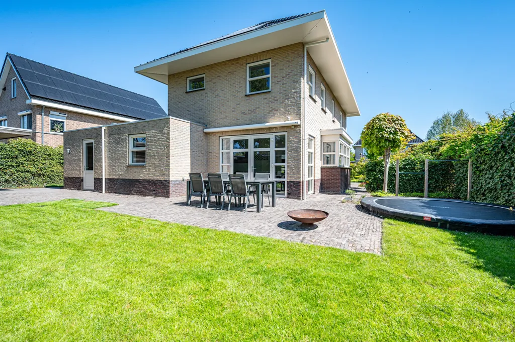 Aed - Modern Free-Standing House with Garage in Emmeloord