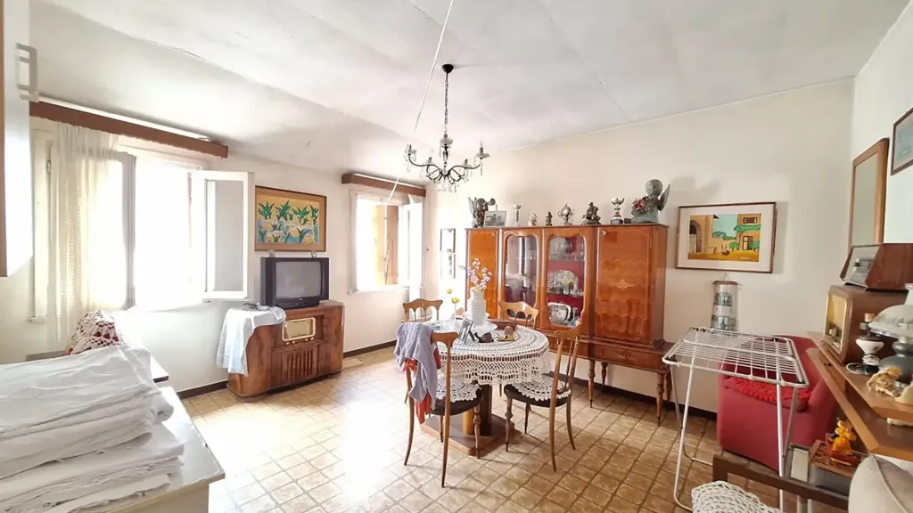 Söögituba - Restoration-Ready Apartment with Garden in Rovigo