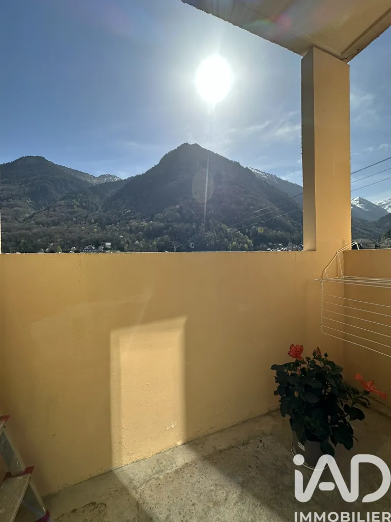 Balcony - 2-Bedroom Apartment with Mountain View in Cauterets