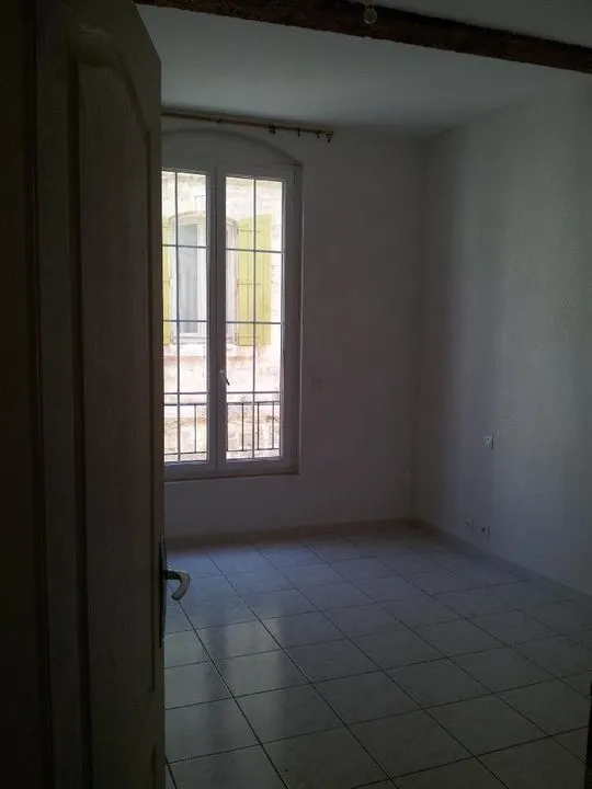 Toad - T2 Apartment with Parking in Arles