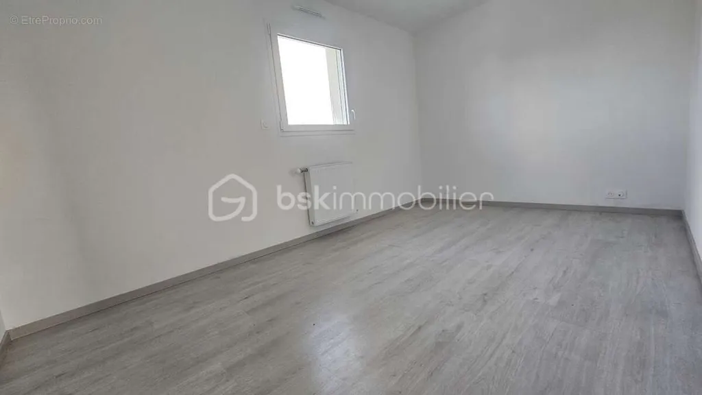 Pièces - Maison Moderne avec Terrasse à Saint-Urbain