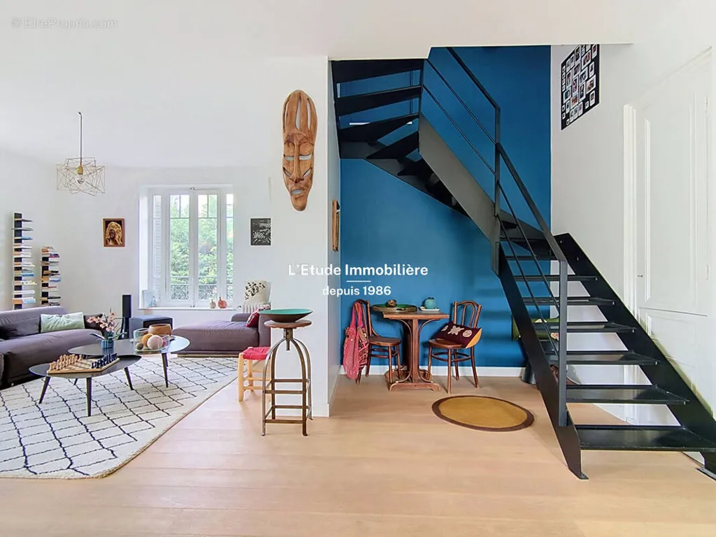 Séjour - Duplex de 7 Pièces avec Terrasse à Lyon 4ème