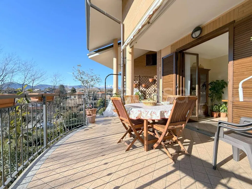 Rõdu - Two-Level Apartment with Terraces in Rivalta di Torino