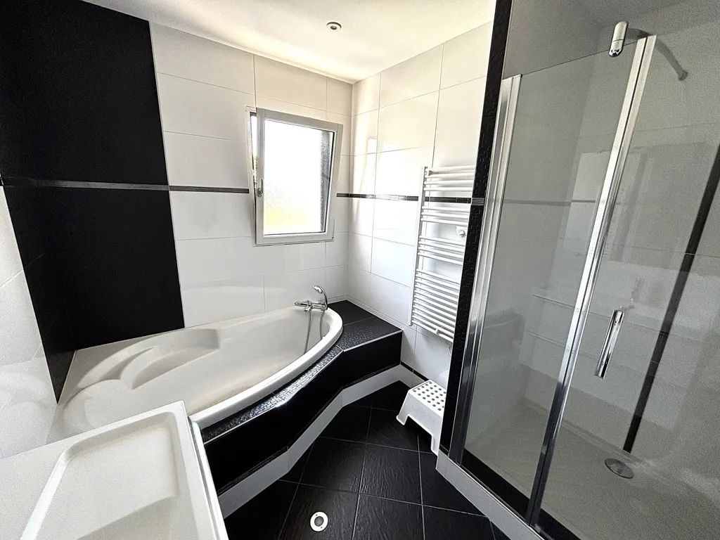 Vannitoad - Contemporary House with Pool in Goven