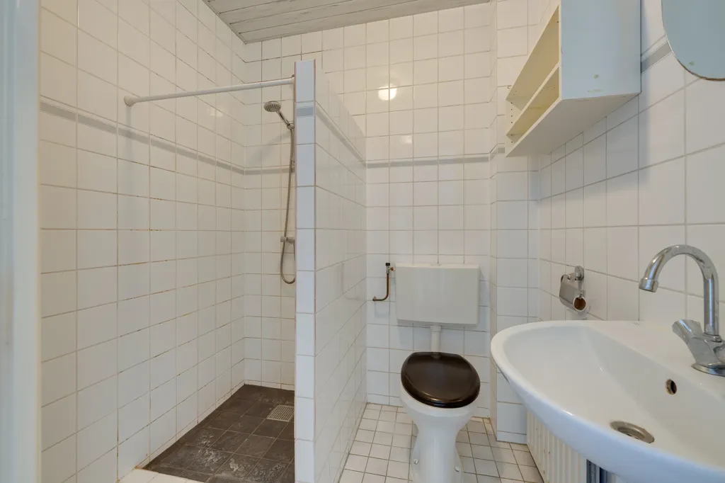 Vannitoad - Charming Two-Bedroom Apartment with Balconies in Amsterdam