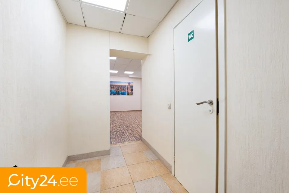 Entrée - Office Space with Garden View in Čiekurkalns