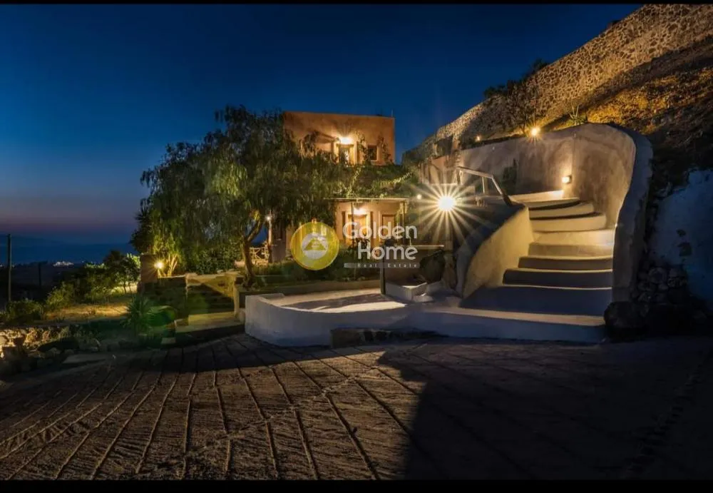 Toad - Luxury Villa with Sea View in Santorini
