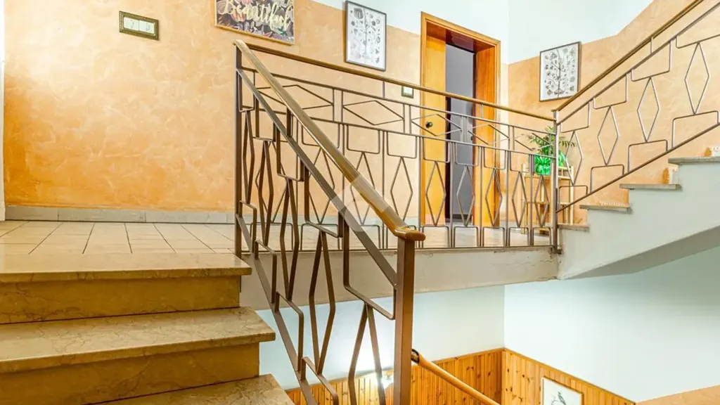 Toad - Independent House with Workshop in Cento