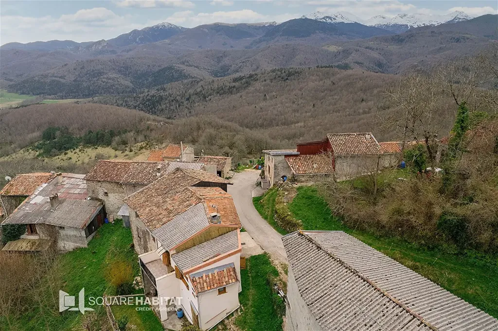 Vue aérienne - Maison en Pierre avec Vue sur les Pyrénées à Roquefixade