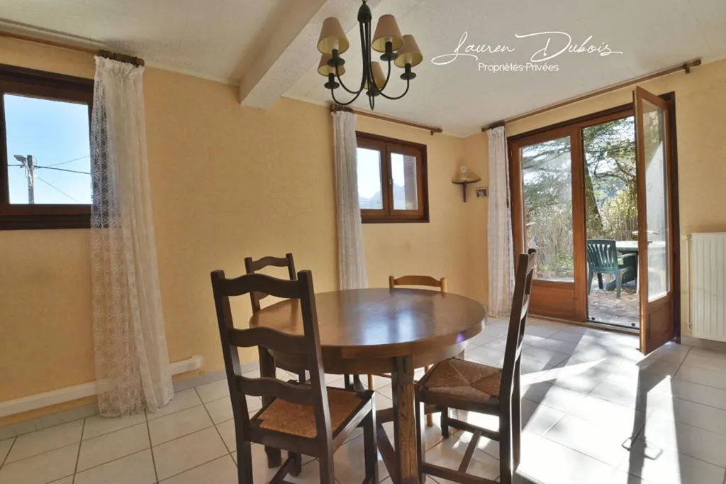 Salle à manger - Maison en Position Dominante avec Vue à Serres
