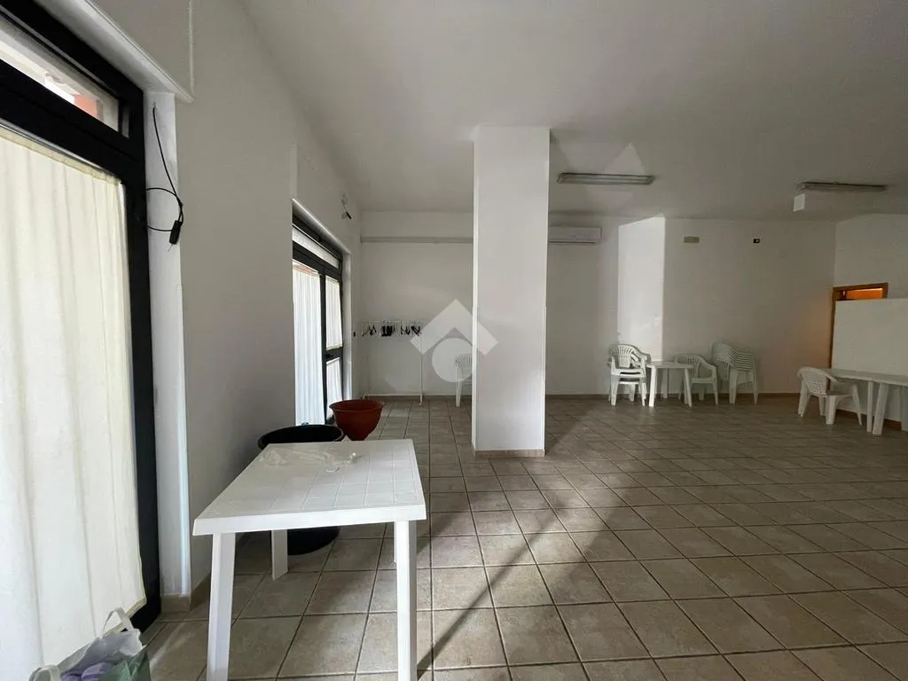 Pièces - Commercial Space with Double Frontage in Grottaglie