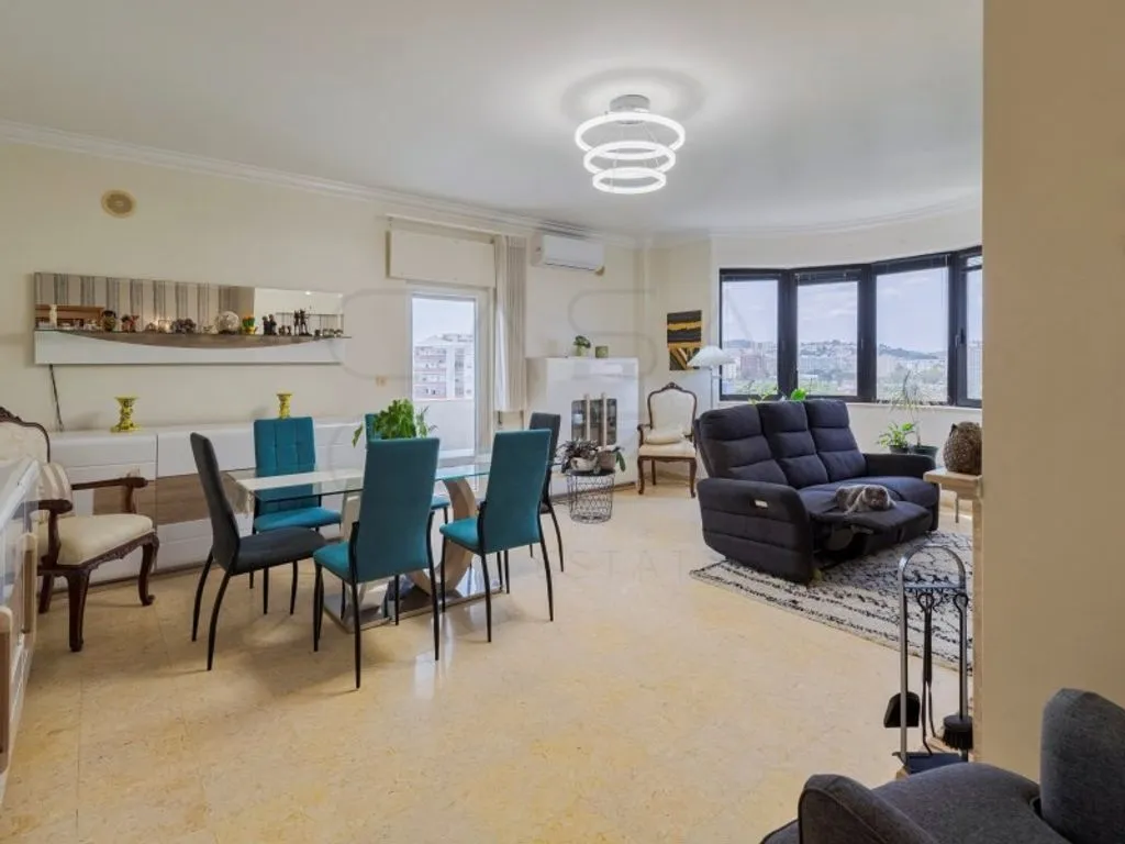 Salle à manger - Luxury Flat with Balcony in Azeda, Setúbal