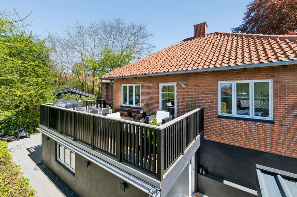 Terrace - Charming Brick Villa with Terrace in Birkerød