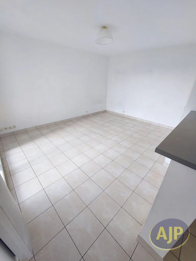 Séjour - Studio Lumineux à Nantes, Rond-Point de Rennes