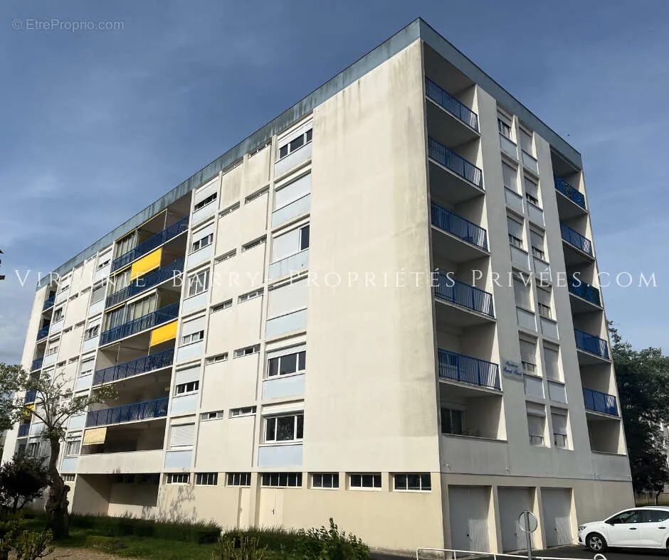 Extérieur - Appartement T3 avec Balcons et Garage à Rochefort