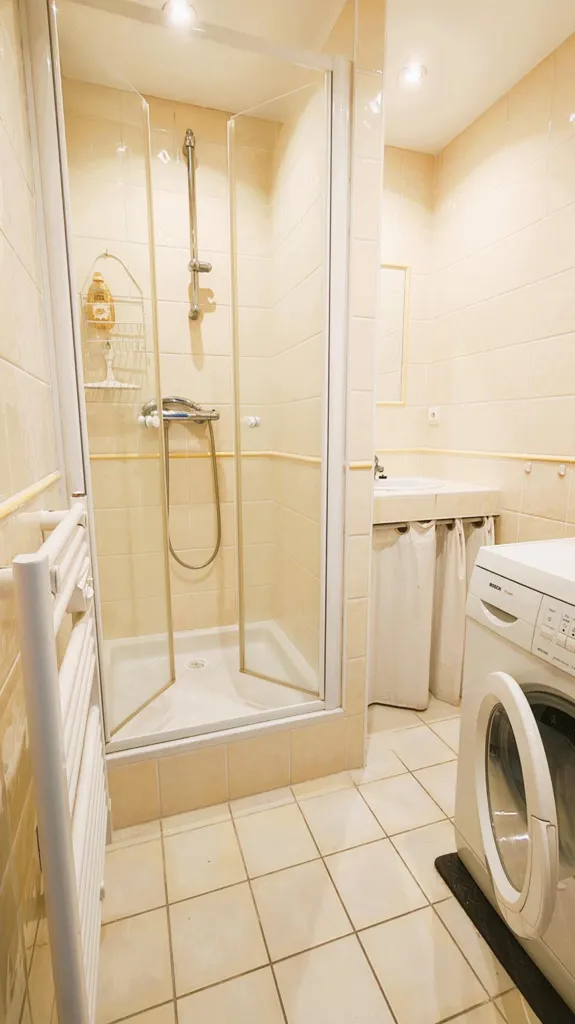 Salles de bain - Appartement avec Terrasse et Vue Panoramique à Fréjus